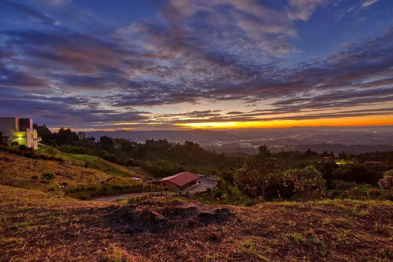 Willa El Cielo En La Vereda Barroblanco De Santa Elena Medellín Dom wakacyjny